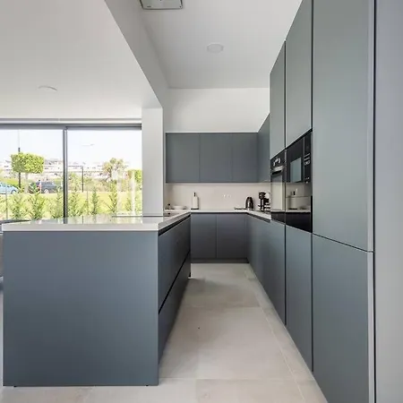 Casa Innes: Entire 5 Bed Modern Villa. Pool. Valle Romano Villa Estepona