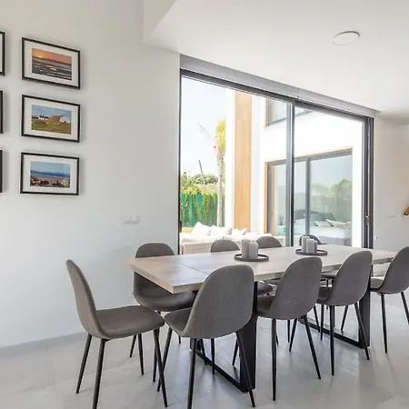 Casa Innes: Entire 5 Bed Modern Villa. Pool. Valle Romano *