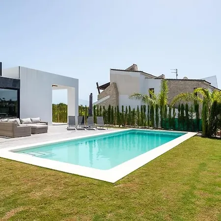 Casa Innes: Entire 5 Bed Modern Villa. Pool. Valle Romano Villa Estepona