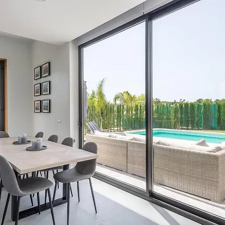 Casa Innes: Entire 5 Bed Modern Villa. Pool. Valle Romano