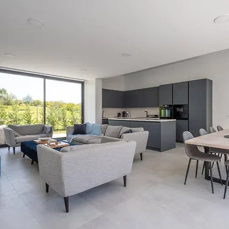 Casa Innes: Entire 5 Bed Modern Villa. Pool. Valle Romano * Estepona
