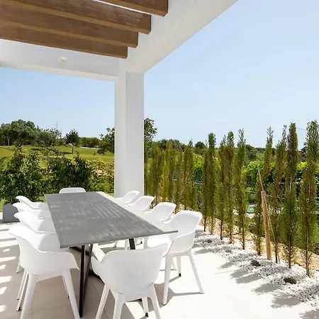Casa Innes: Entire 5 Bed Modern Villa. Pool. Valle Romano Estepona