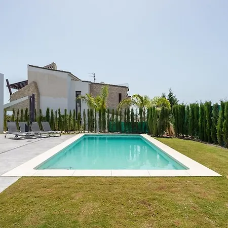 Casa Innes: Entire 5 Bed Modern Villa. Pool. Valle Romano * Estepona