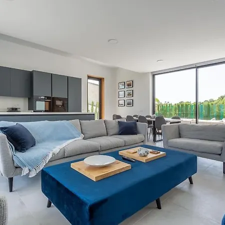 Villa Casa Innes: Entire 5 Bed Modern Villa. Pool. Valle Romano