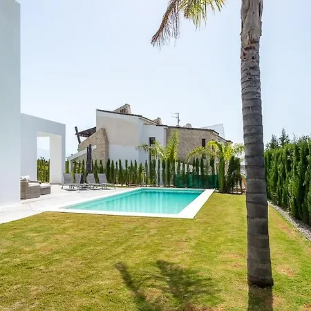 Casa Innes: Entire 5 Bed Modern Villa. Pool. Valle Romano Villa