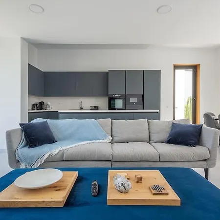 Casa Innes: Entire 5 Bed Modern Villa. Pool. Valle Romano * Estepona