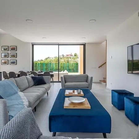 Villa Casa Innes: Entire 5 Bed Modern Villa. Pool. Valle Romano *