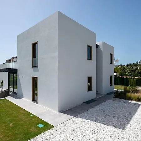 Casa Innes: Entire 5 Bed Modern Villa. Pool. Valle Romano Villa Estepona