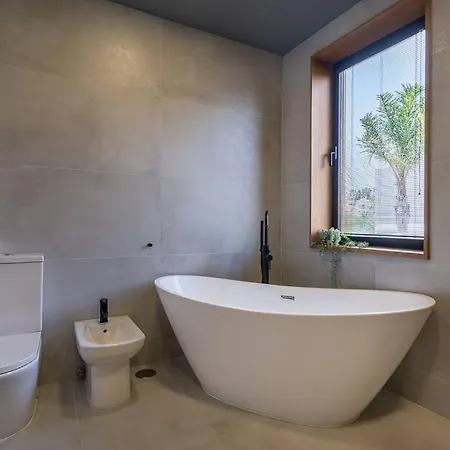 Casa Innes: Entire 5 Bed Modern Villa. Pool. Valle Romano